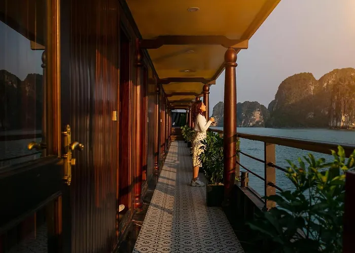 Nostalgia Cruise 5* Ha Long