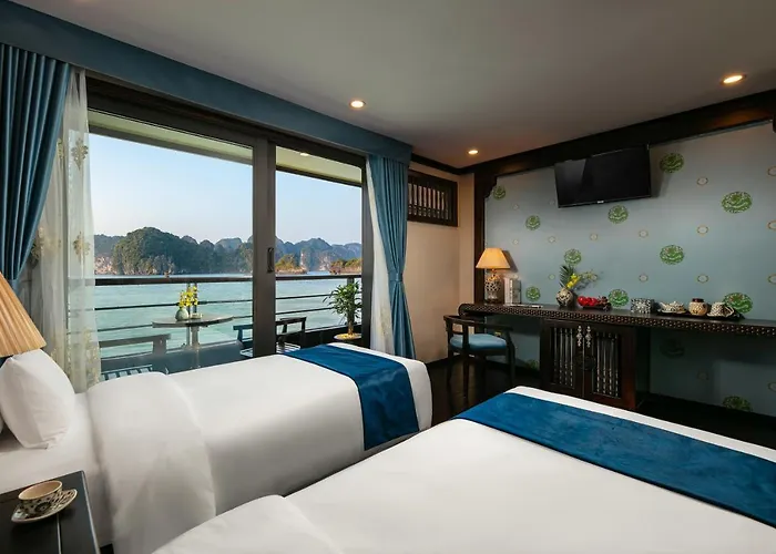 Botel Nostalgia Cruise Ha Long