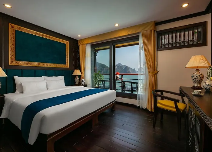 Nostalgia Cruise Botel Ha Long