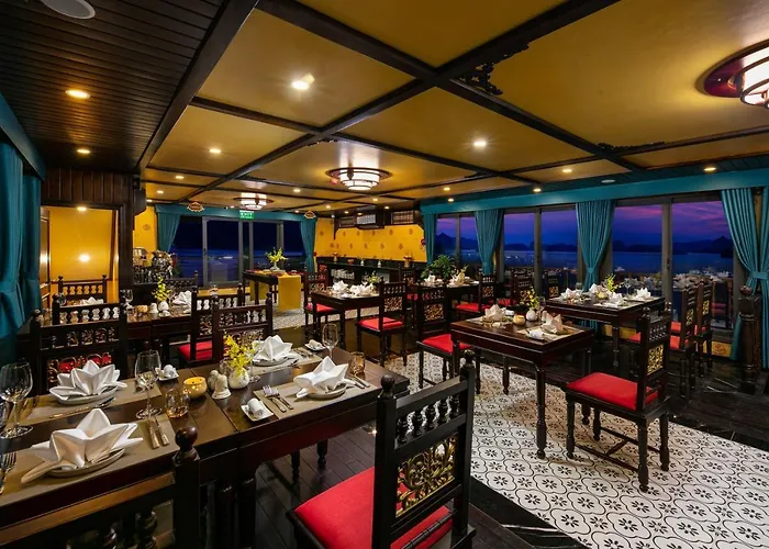 Nostalgia Cruise Botel 5*